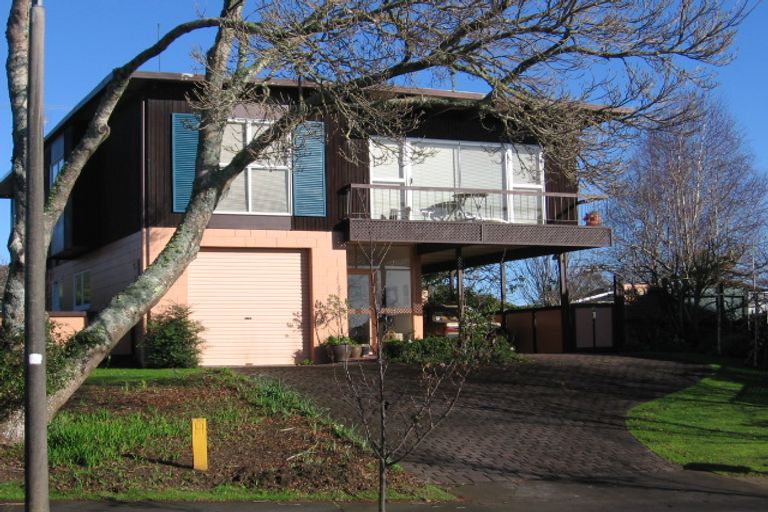 Photo of property in 44 Fielding Crescent, Farm Cove, Auckland, 2012