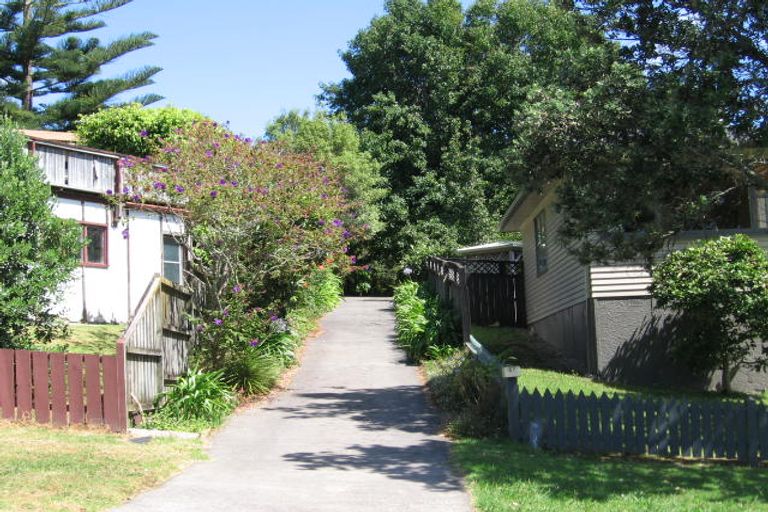 Photo of property in 87 Vandeleur Avenue, Birkdale, Auckland, 0626