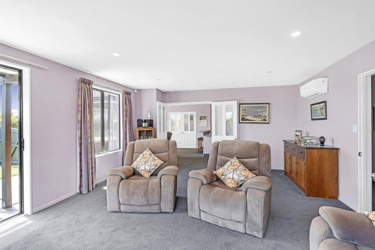 Photo of property in 12 Highwood Lane, Burnside, Christchurch, 8053