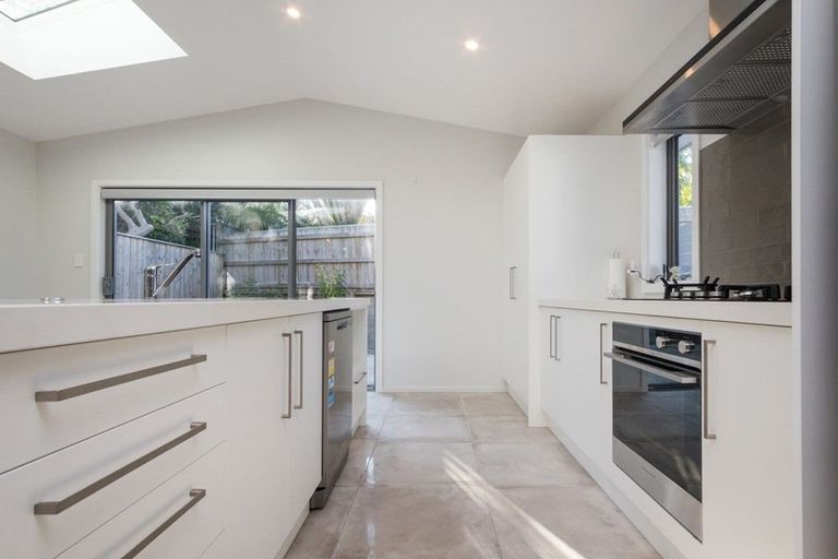 Photo of property in 5a Woodstock Place, Hokowhitu, Palmerston North, 4410