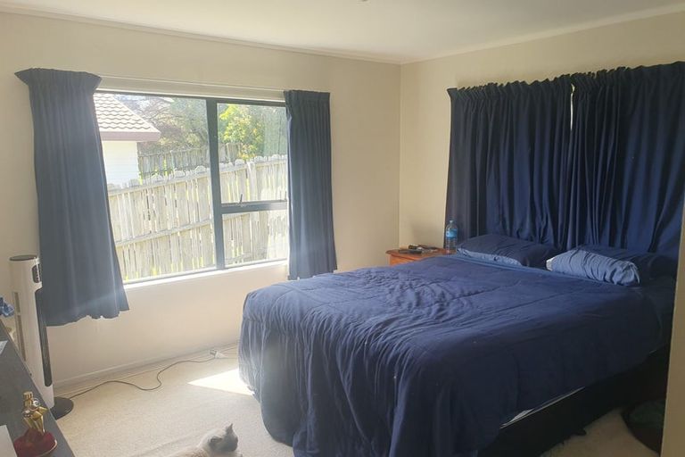 Photo of property in 1/20 Barbados Drive, Unsworth Heights, Auckland, 0632