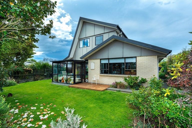 Photo of property in 21 Laing Crescent, Heathcote Valley, Christchurch, 8022