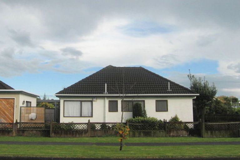 Photo of property in 1/55 Aviemore Drive, Highland Park, Auckland, 2010