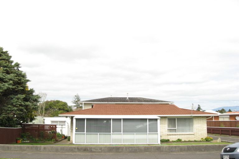 Photo of property in 30a Clemow Road, Fitzroy, New Plymouth, 4312
