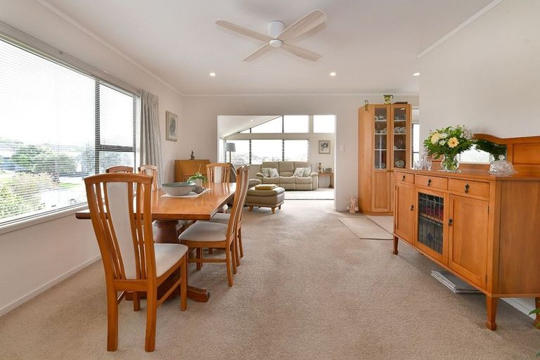 Photo of property in 11 Rosario Crescent, Red Beach, 0932