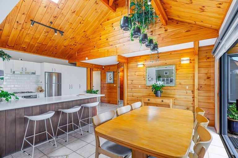 Photo of property in 2/397 East Coast Road, Mairangi Bay, Auckland, 0630