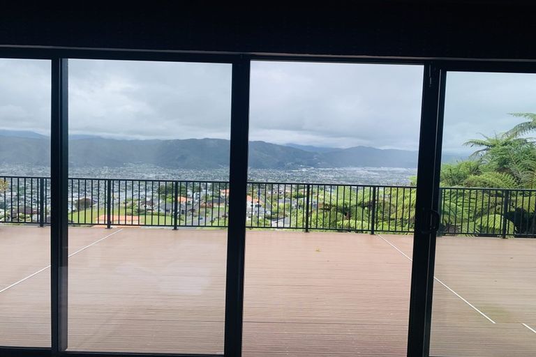 Photo of property in 38 Arahiwi Grove, Tirohanga, Lower Hutt, 5010