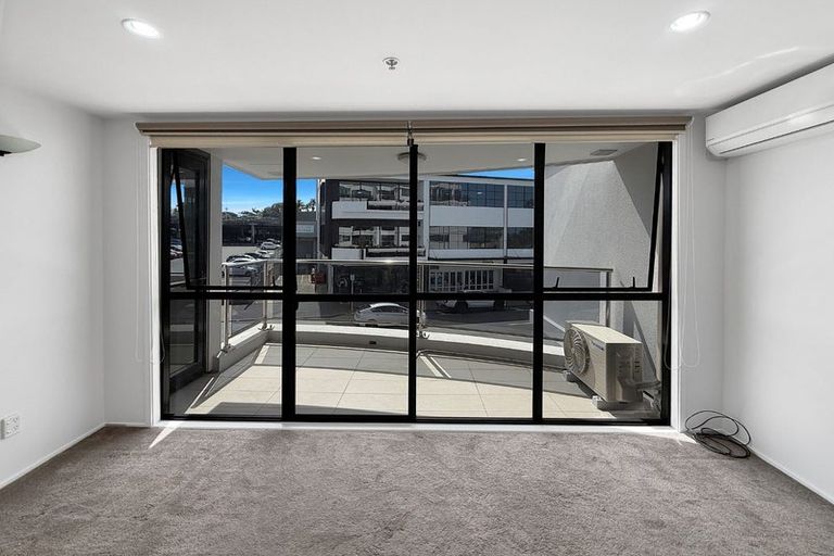 Photo of property in 2h/175 Hurstmere Road, Takapuna, Auckland, 0622