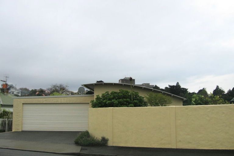 Photo of property in 4 Enfield Road, Hospital Hill, Napier, 4110