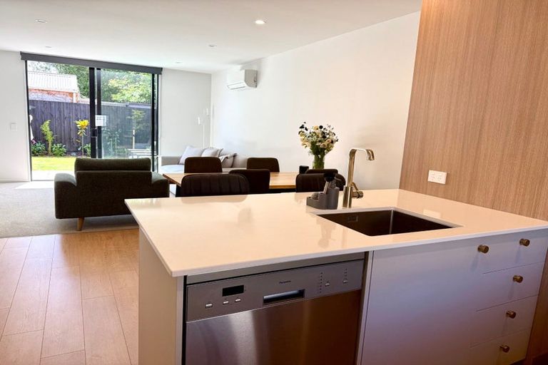 Photo of property in 6/90 Holly Road, St Albans, Christchurch, 8014