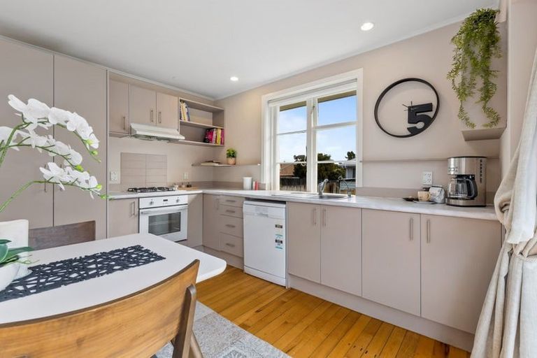 Photo of property in 35 Philomel Crescent, Bayswater, Auckland, 0622