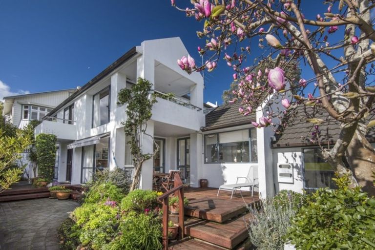 Photo of property in 2/72 Wairoa Road, Narrow Neck, Auckland, 0624