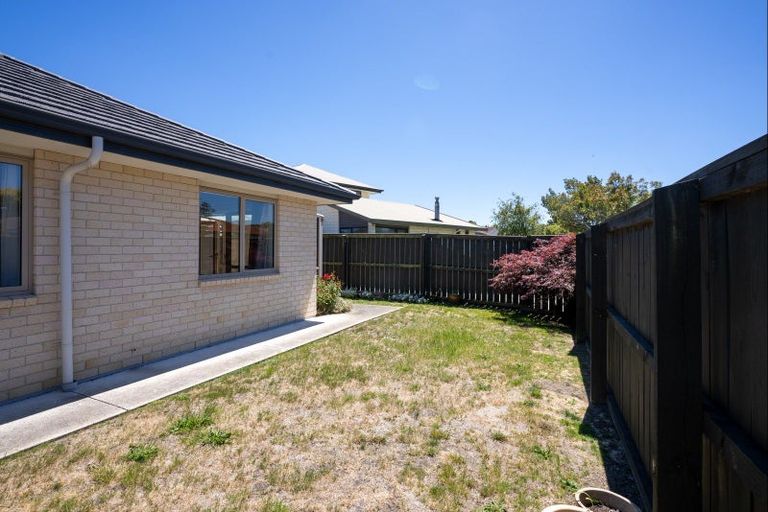Photo of property in 1/81 Royal Park Drive, Parklands, Christchurch, 8083