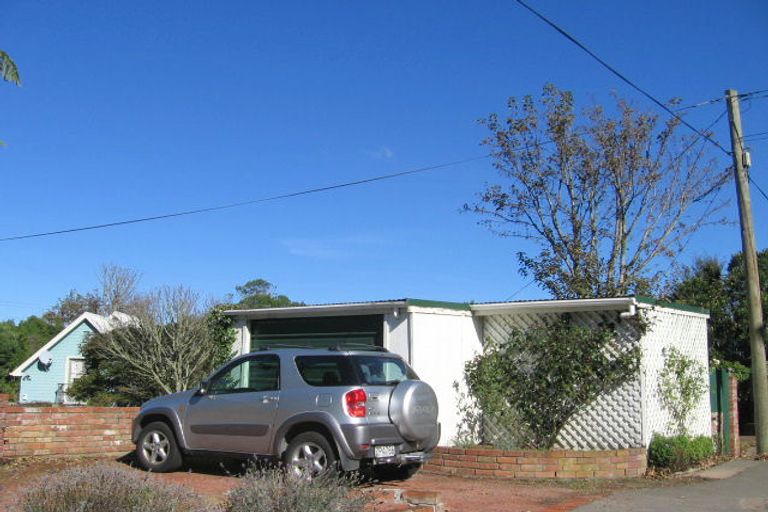 Photo of property in 24 Burma Road, Khandallah, Wellington, 6035