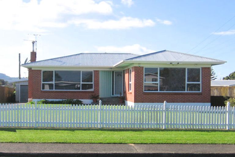 Photo of property in 75 Christmas Road, Manurewa, Auckland, 2102
