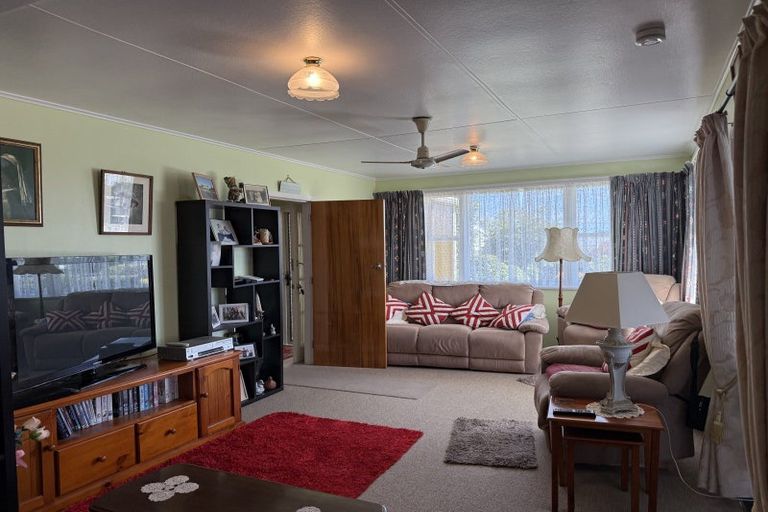 Photo of property in 61 Browne Street, Waitara, 4320