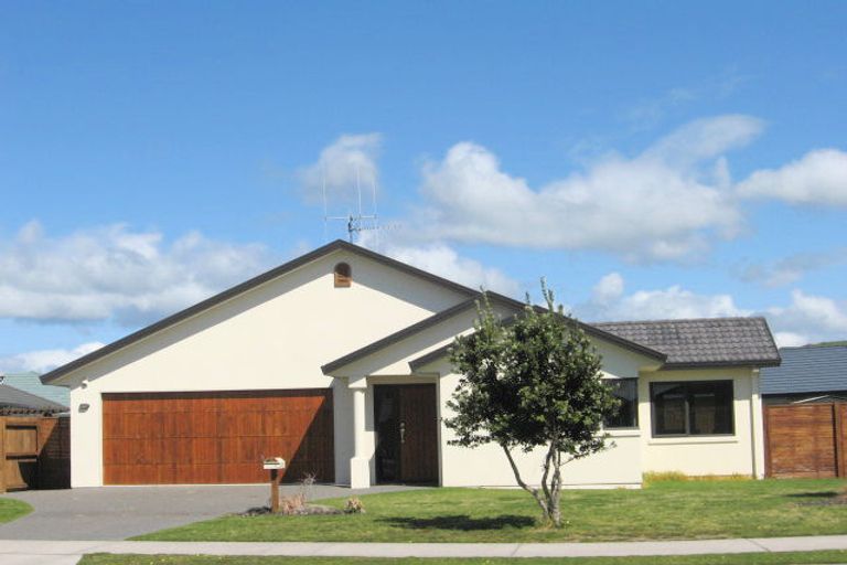 Photo of property in 640 Grenada Street, Papamoa Beach, Papamoa, 3118