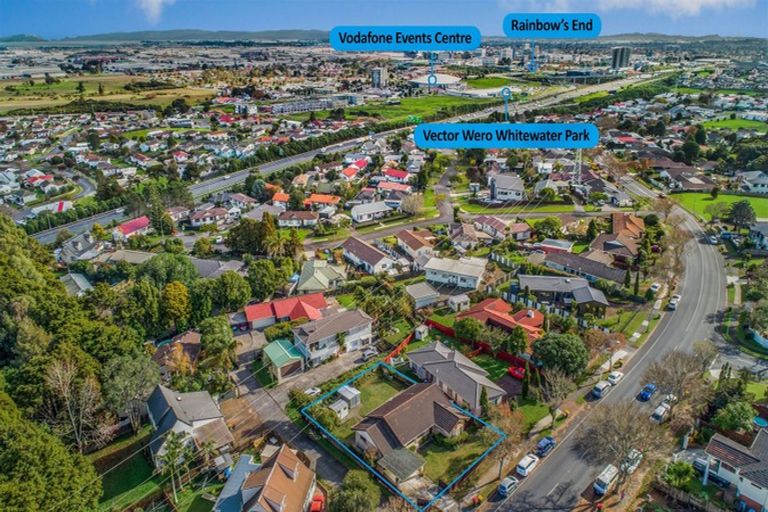Photo of property in 145 Everglade Drive, Totara Heights, Auckland, 2105