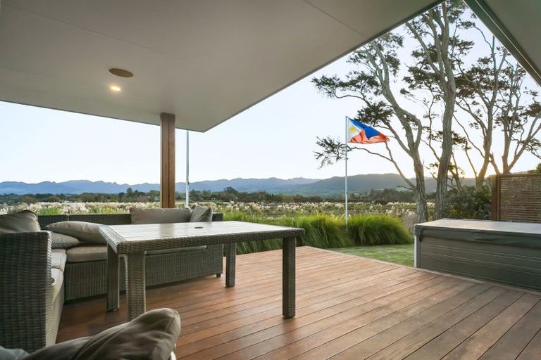 Photo of property in 17 Riverside Place, Katikati, 3129