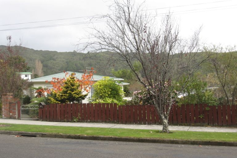 Photo of property in 14 Lowry Crescent, Stokes Valley, Lower Hutt, 5019