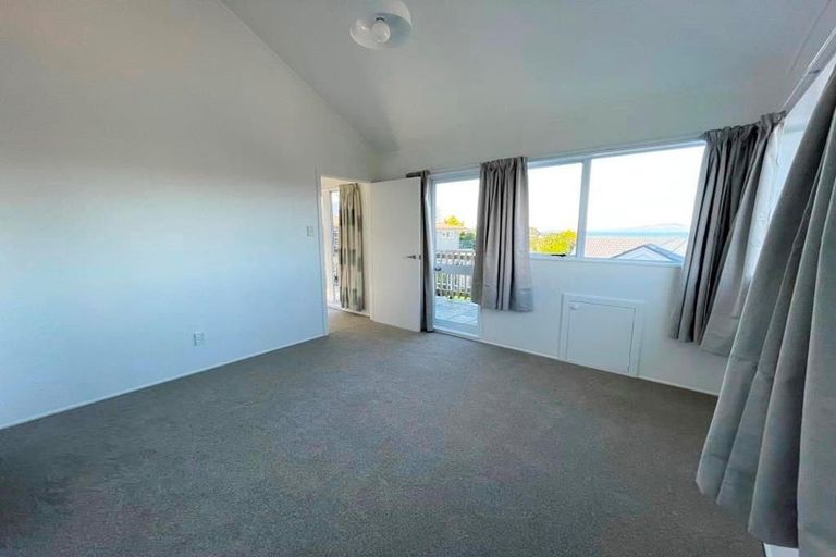 Photo of property in 1/5 Folkestone Street, Murrays Bay, Auckland, 0630