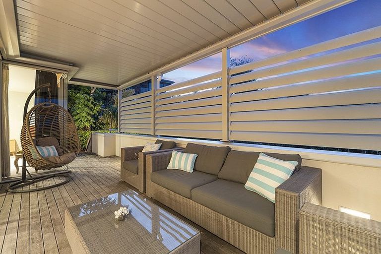 Photo of property in 2/55 Parr Terrace, Castor Bay, Auckland, 0620
