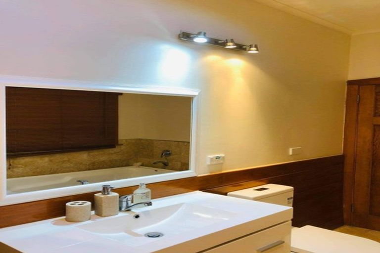 Photo of property in 112 Grafton Road, Roseneath, Wellington, 6011