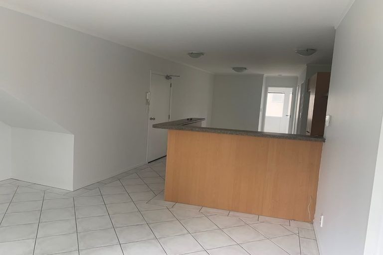 Photo of property in The Haven, 25/120 Beach Haven Road, Beach Haven, Auckland, 0626