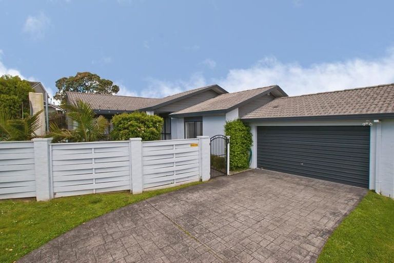Photo of property in 62 Golfland Drive, Golflands, Auckland, 2013