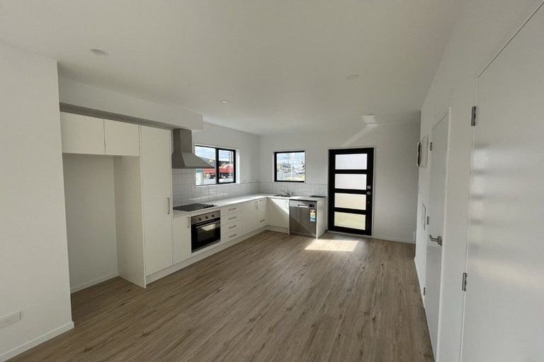 Photo of property in 1 Eileen Newey Place, Henderson, Auckland, 0612