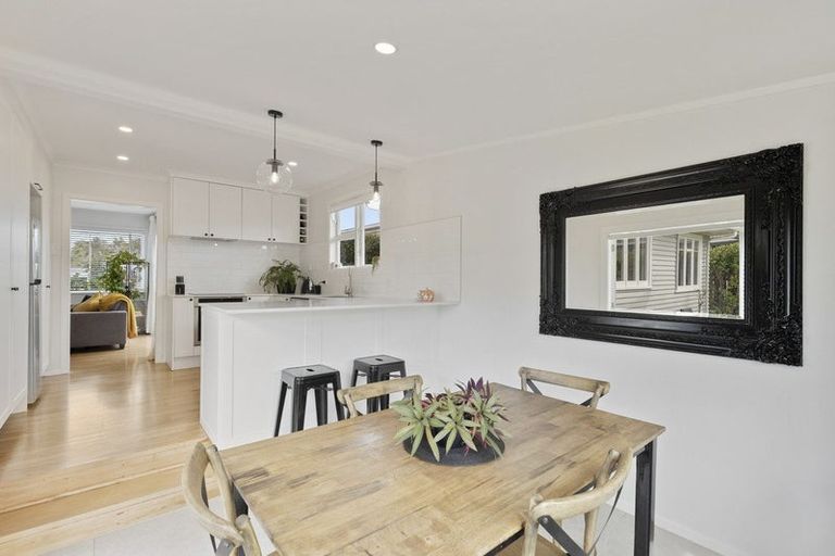 Photo of property in 9 Trafalgar Street, Westown, New Plymouth, 4310