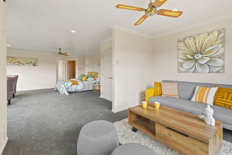 Photo of property in 16 Crannich Place, Wattle Downs, Auckland, 2103