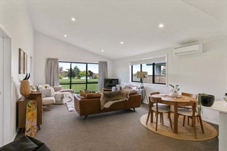 Photo of property in 24 Richardson Road, Omokoroa, 3114