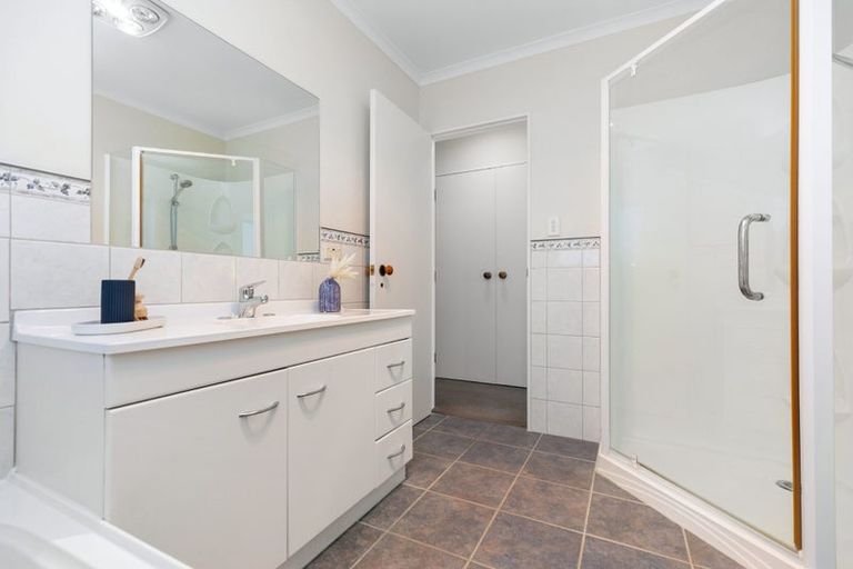 Photo of property in 31 Manor Park Drive, Pyes Pa, Tauranga, 3112