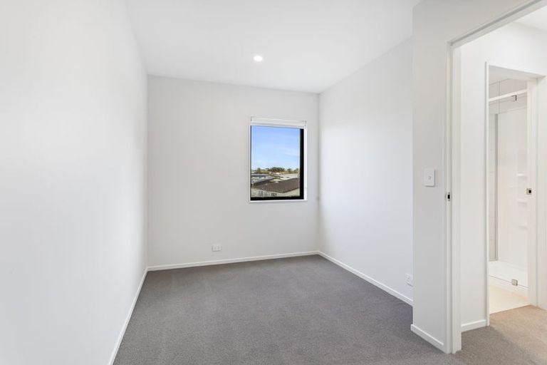 Photo of property in 93 Pepene Avenue, Takanini, Auckland, 2112