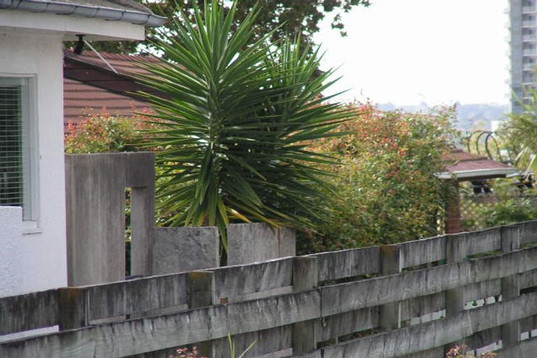 Photo of property in 2/3 Jutland Road, Hauraki, Auckland, 0622