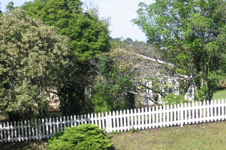 Photo of property in 198 Golf Road, Titirangi, Auckland, 0604