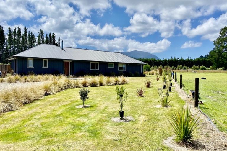 Photo of property in 83 Smarts Road, Loburn, Rangiora, 7472