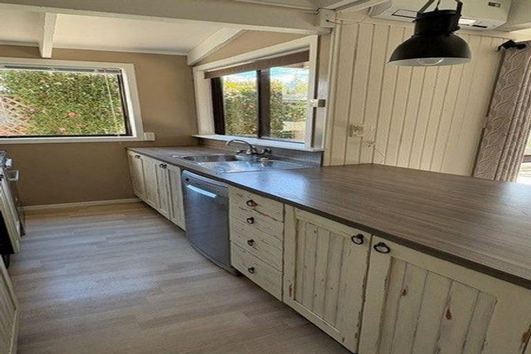 Photo of property in 1/17 Weldene Avenue, Glenfield, Auckland, 0629