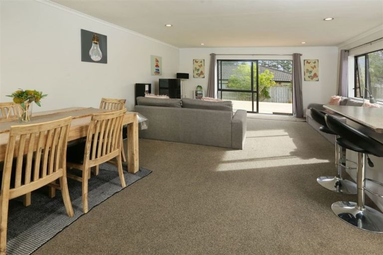 Photo of property in 6 Parkridge Way, Henderson, Auckland, 0612