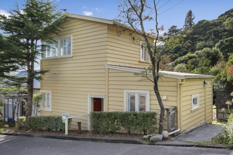 Photo of property in 28 Totara Street, Eastbourne, Lower Hutt, 5013