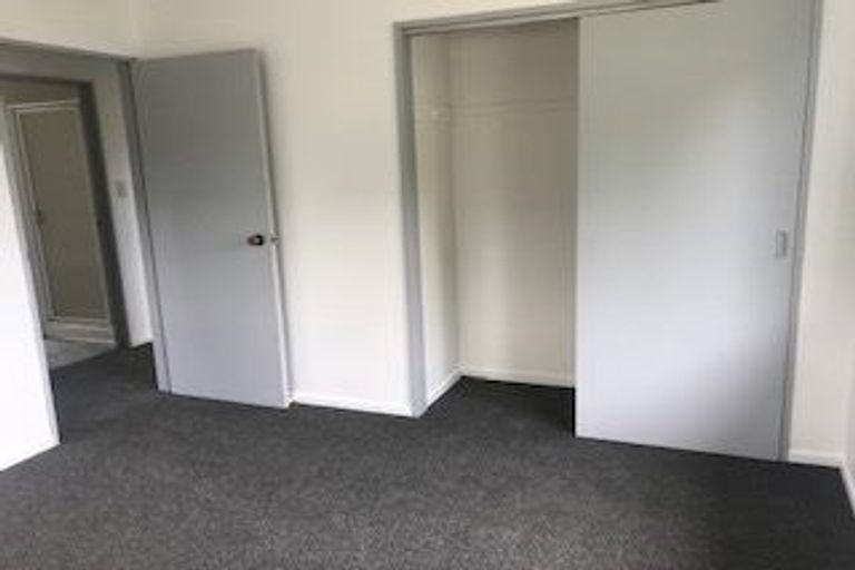 Photo of property in 3/128 Triangle Road, Massey, Auckland, 0614