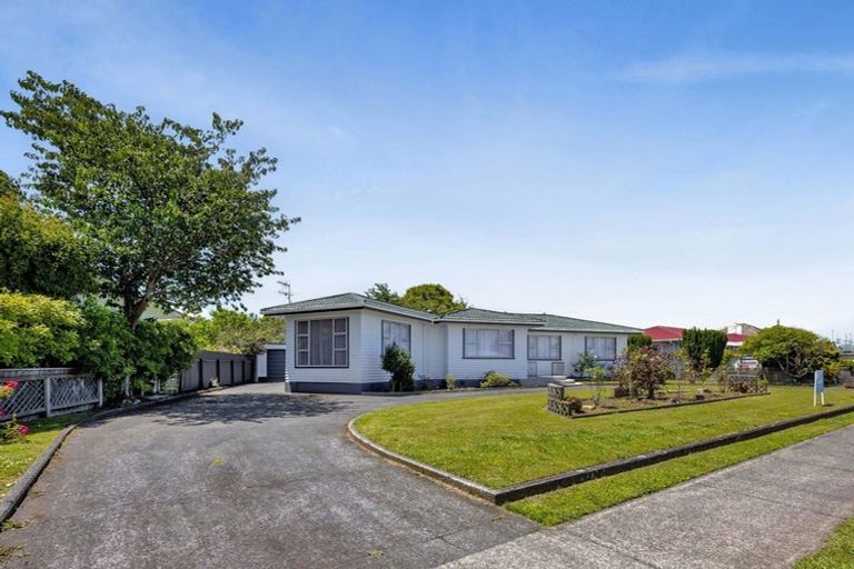 Photo of property in 128 Waihi Road, Hawera, 4610