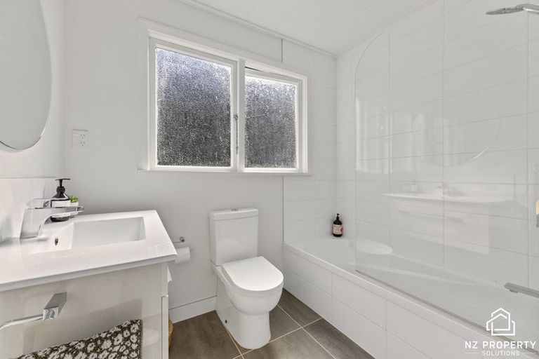 Photo of property in 24 Seaview Terrace, Kew, Dunedin, 9012