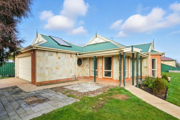 Photo of property in 4 Glengyle Place, Linwood, Christchurch, 8062