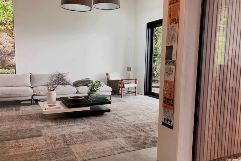 Photo of property in 11 Richmond Road, Mahina Bay, Lower Hutt, 5013