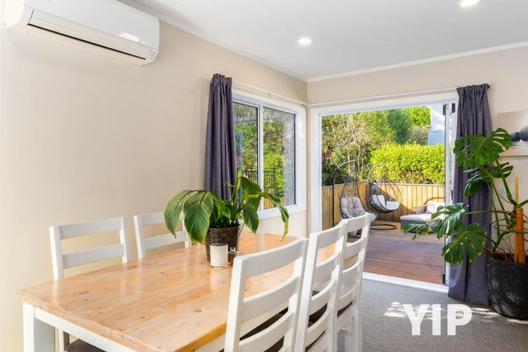 Photo of property in 2/154 Newlands Road, Newlands, Wellington, 6037