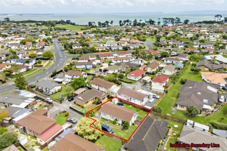 Photo of property in 2/11 Etherton Drive, Weymouth, Auckland, 2103