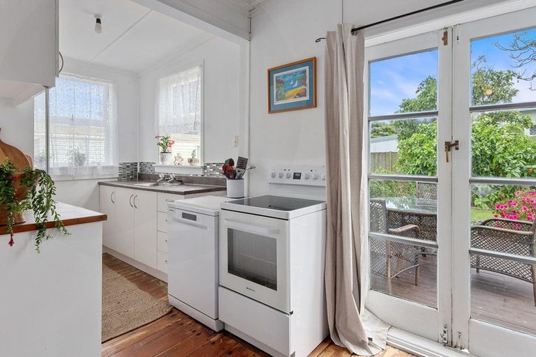 Photo of property in 16 George Street, Hikurangi, 0114