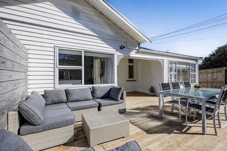 Photo of property in 2 Moana Crescent, Blagdon, New Plymouth, 4310